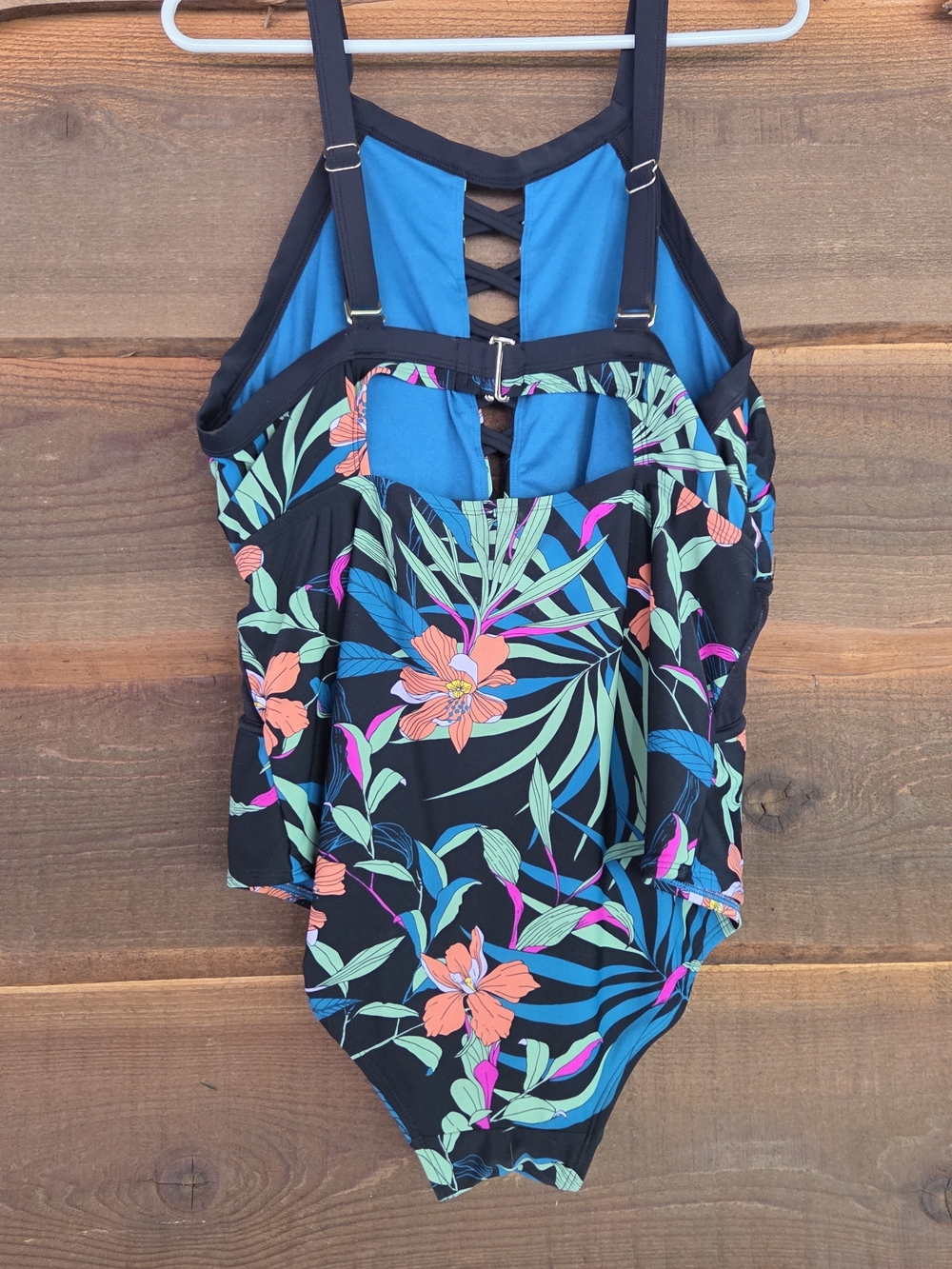 Nwot 1x Womens One-Piece Swimsuit Plus Size Hawaii Florals Lace Up Mesh Design